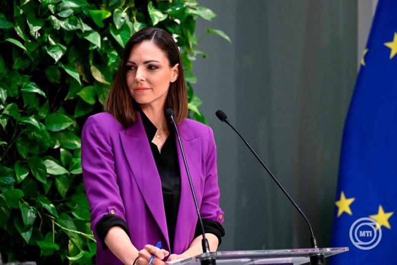 Köböl Anita