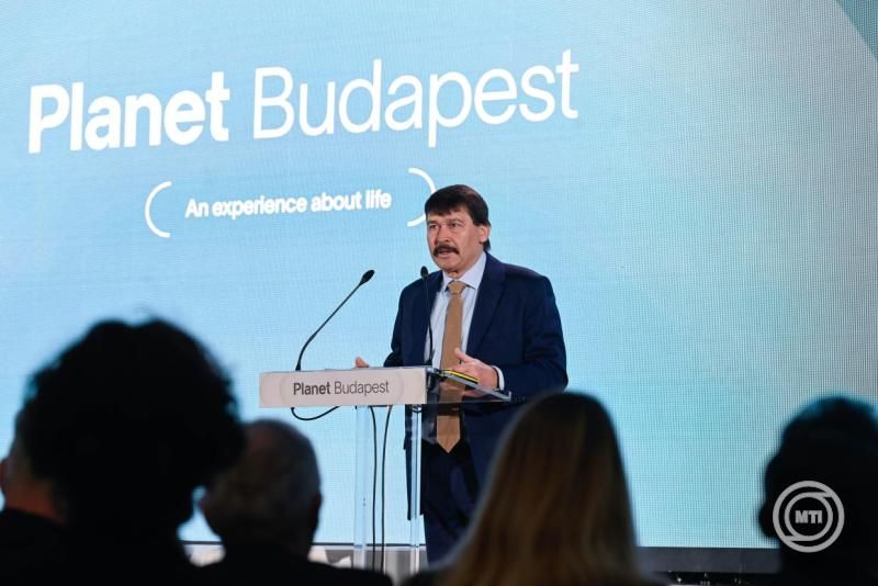 „Egyre szánalmasabb a vergődése” – így reagált Áder János alapítványa Magyar Péter bírálataira