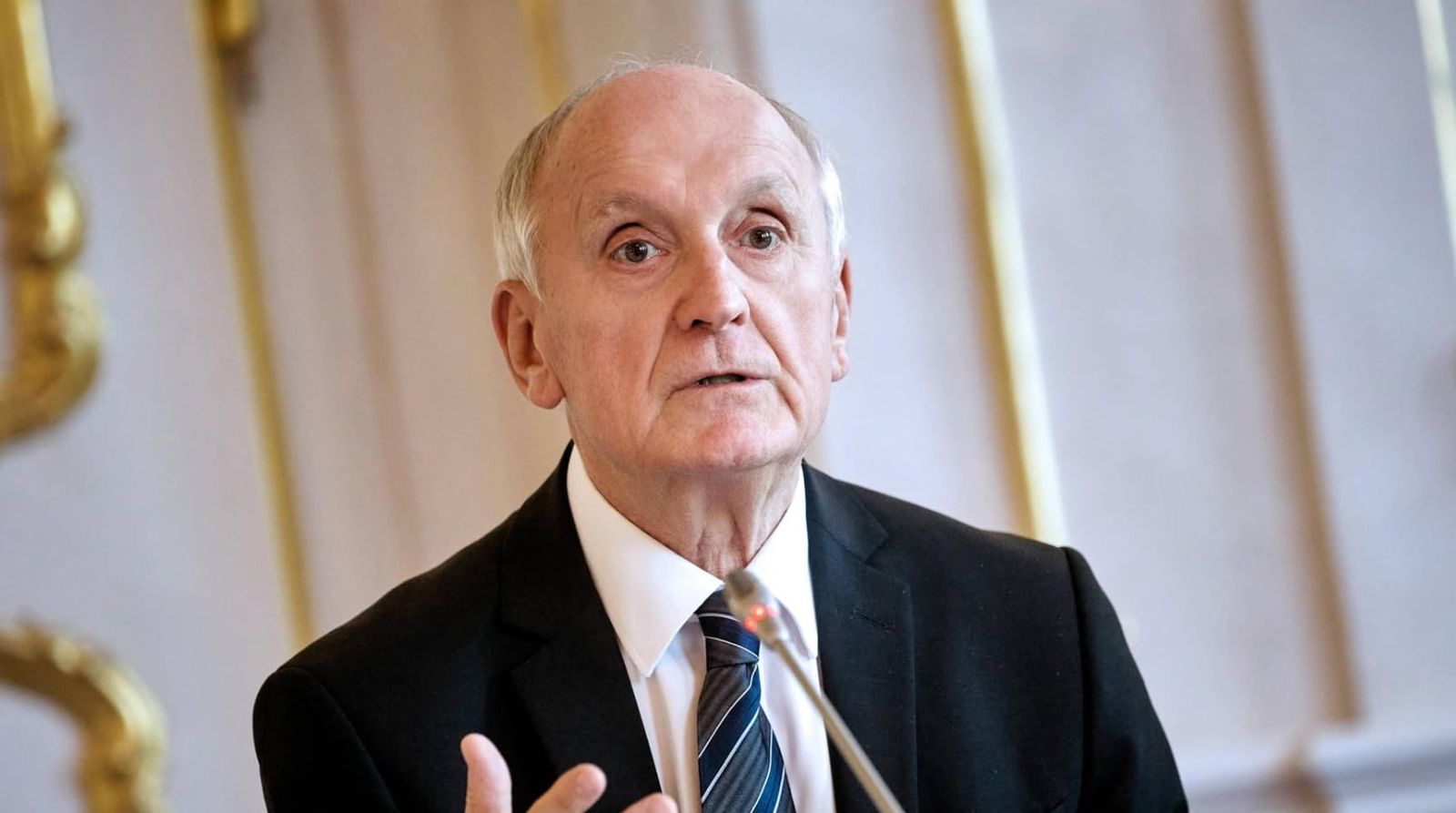 Baka András újragondoltatná az egészségügyi kamarák szabályozását