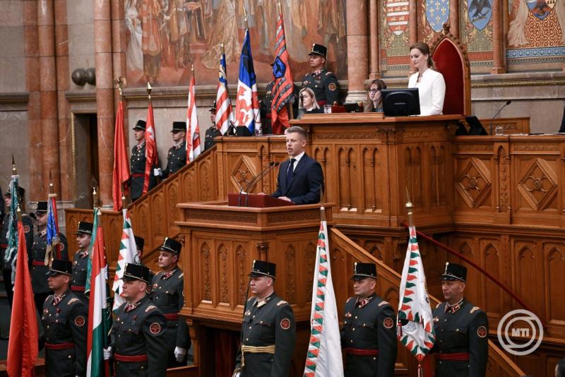 Magyar Péter miniszterelnöki beszédet mond