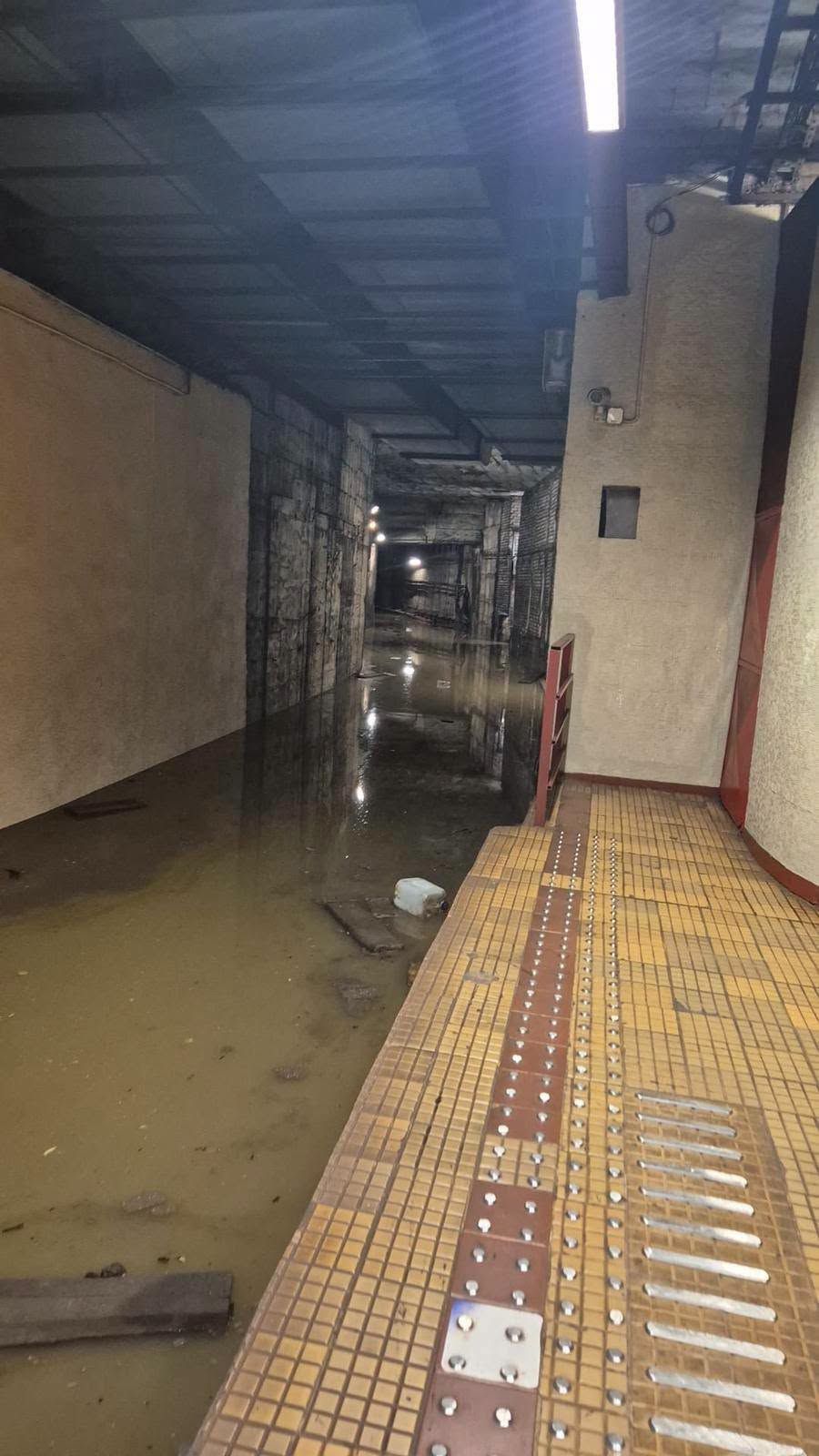 Elárasztott bukaresti metró