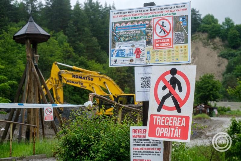 A csendőrség által lezárt Só-szoros Parajd felőli bejárata