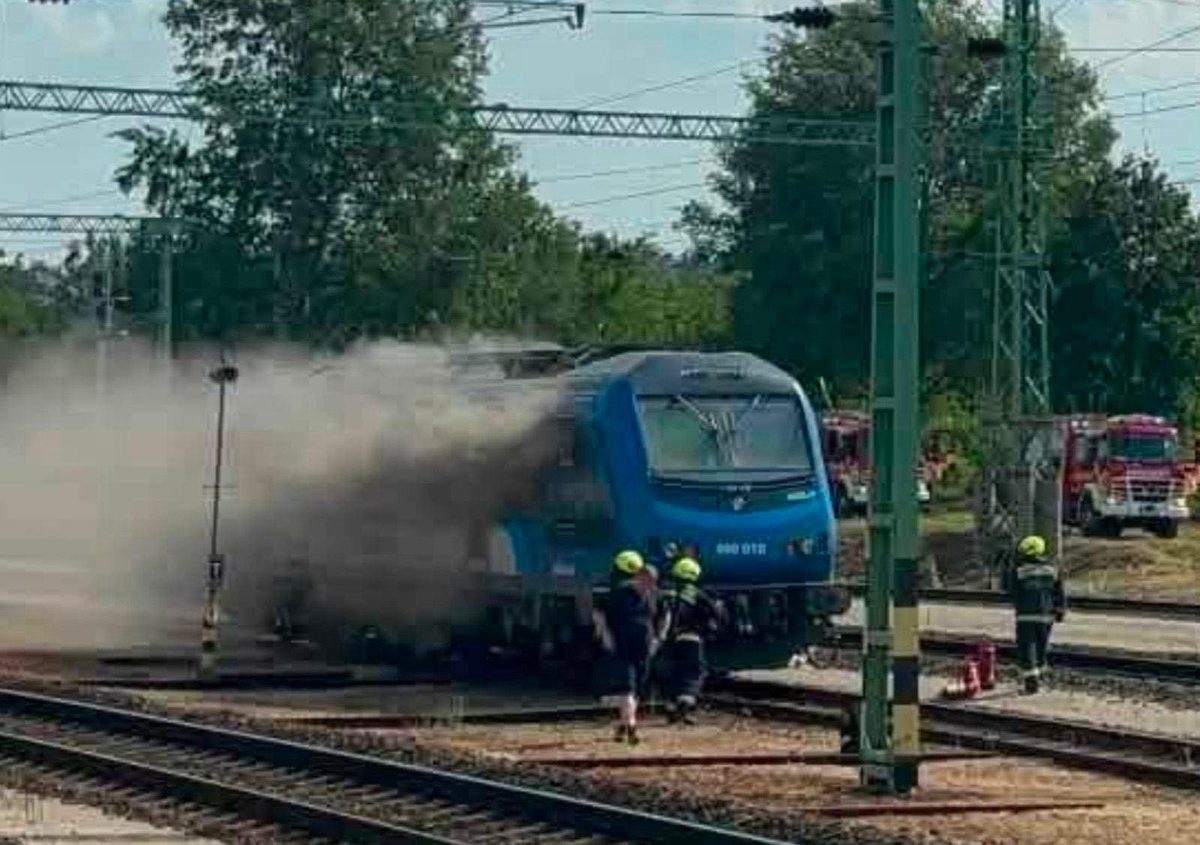 Kigyulladt egy villanymozdony Kelenföldön, leállt a vasúti forgalom