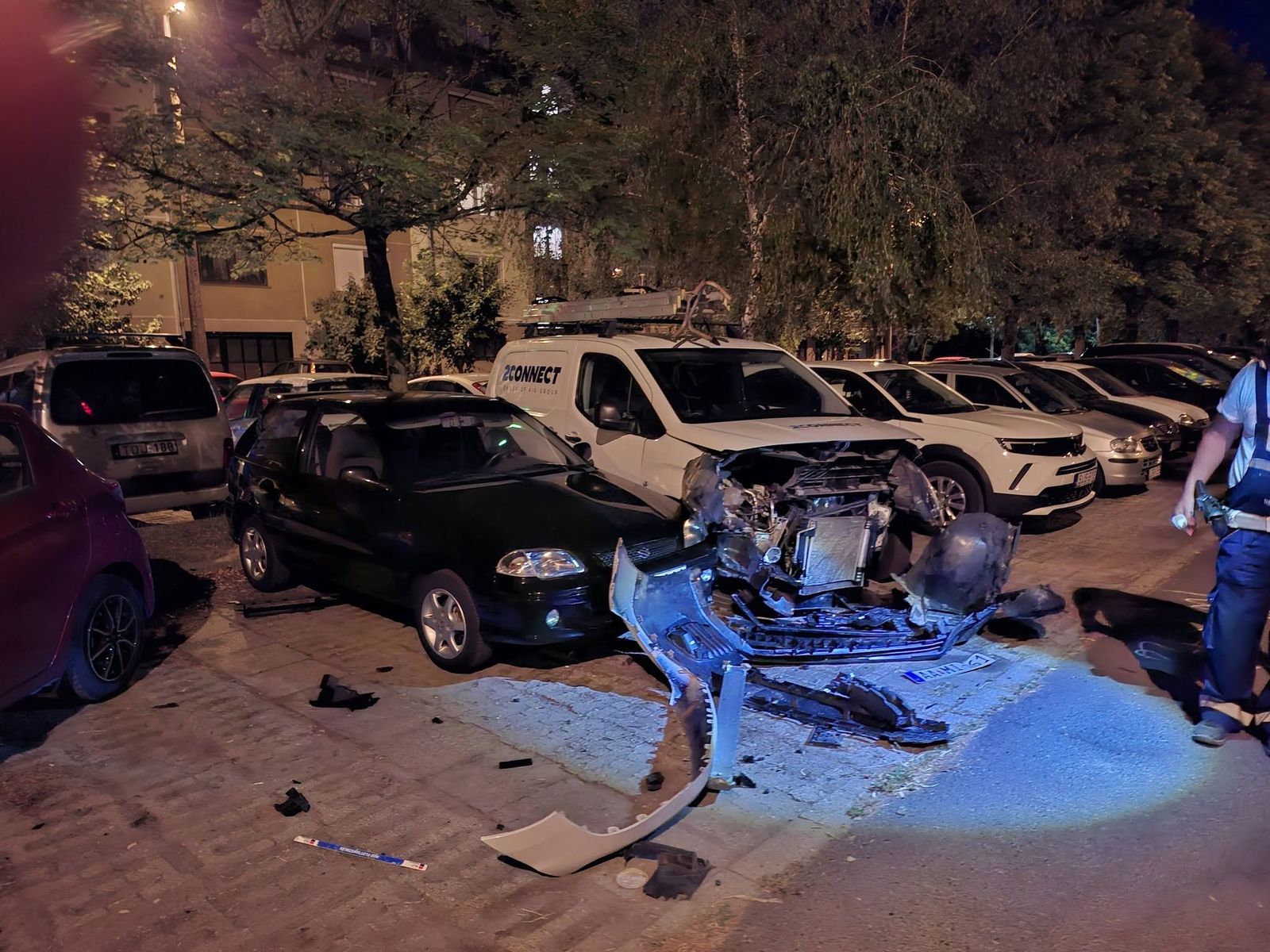 Hat autót tört össze egy BMW sofőrje Debrecenben, a környékbeliek szerint rendszeres az éjszakai száguldozás