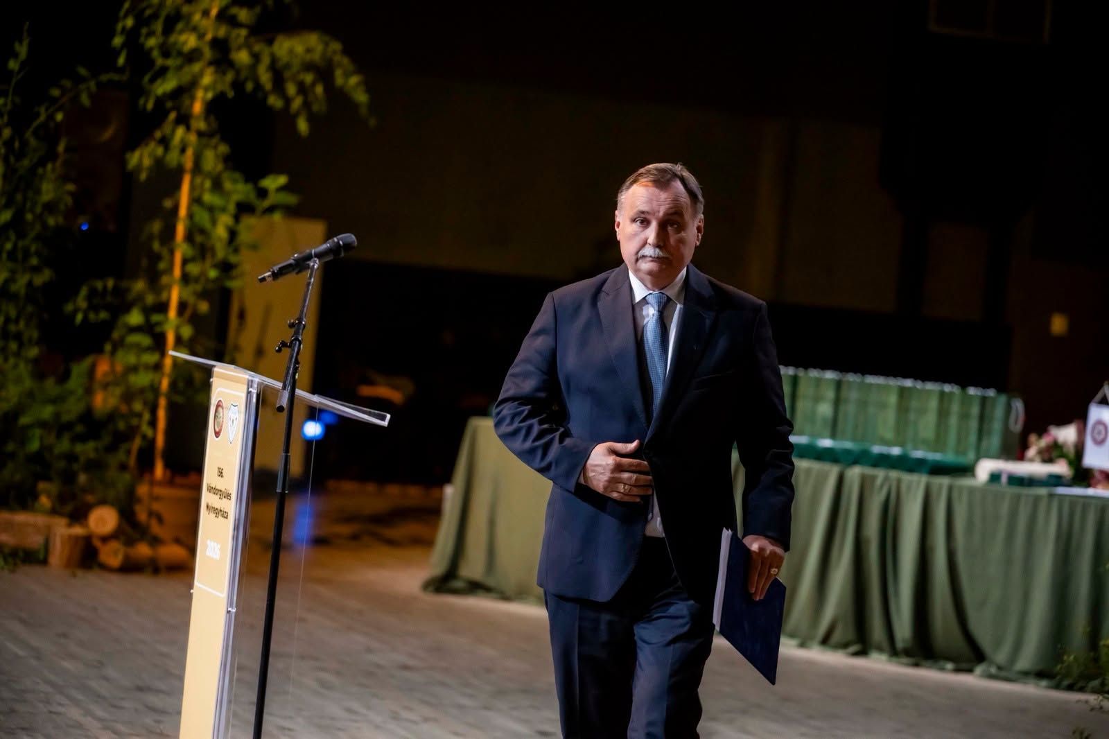 Gajdos László: Nincs több kiskapu, szigorítanak az akkumulátorgyárak és a kiemelt beruházások szabályain