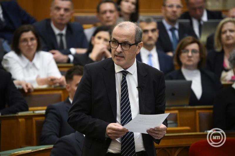 Életveszélyben van a romok alól kimentett férfi Székesfehérváron