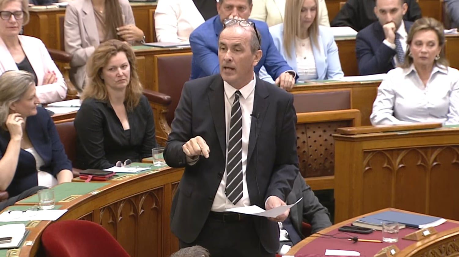 Feszült szócsata a parlamentben: Hegedűs keményen nekiment Takács Péternek