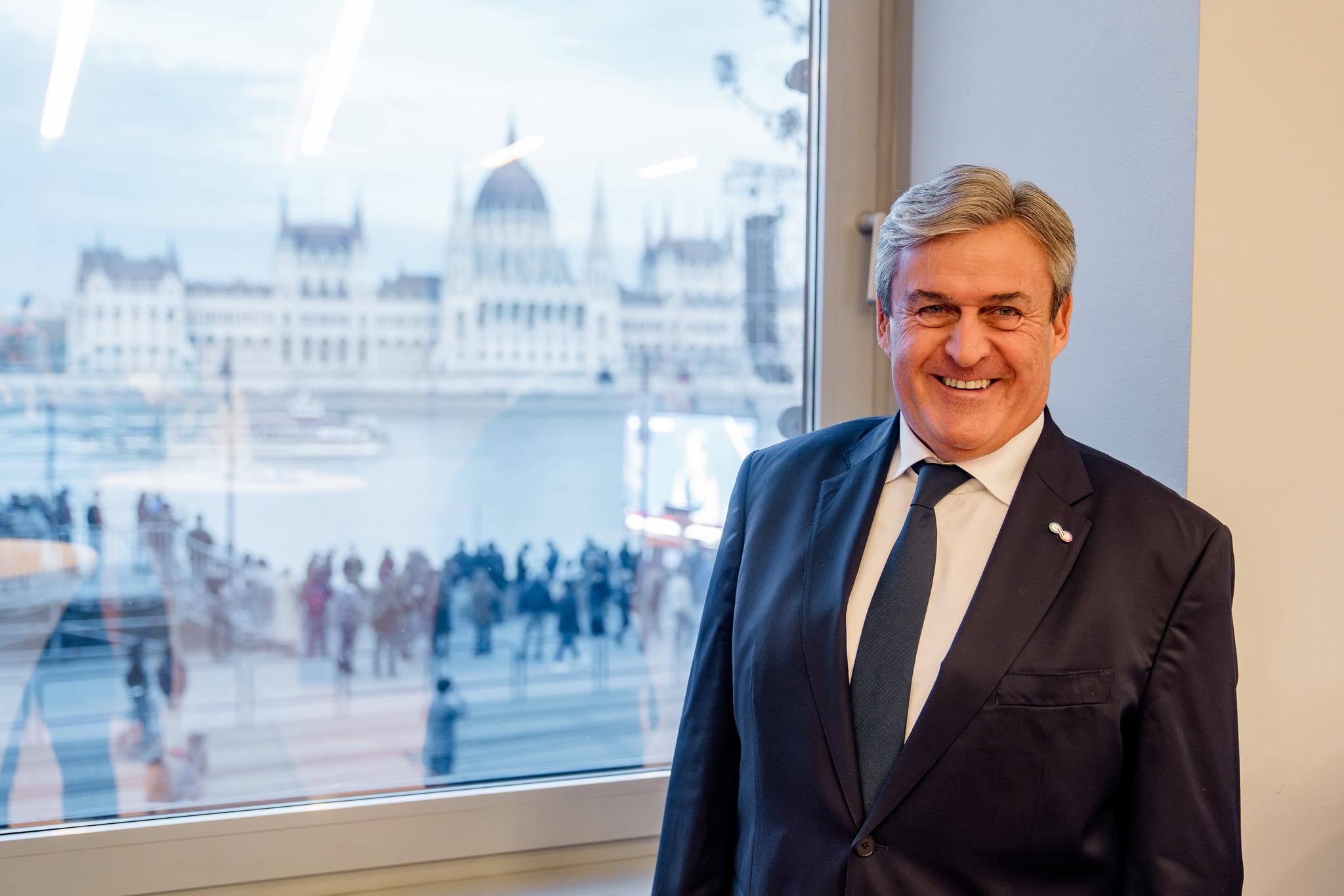 Csökkenti a személyi jövedelemadó mértékét a Tisza Párt