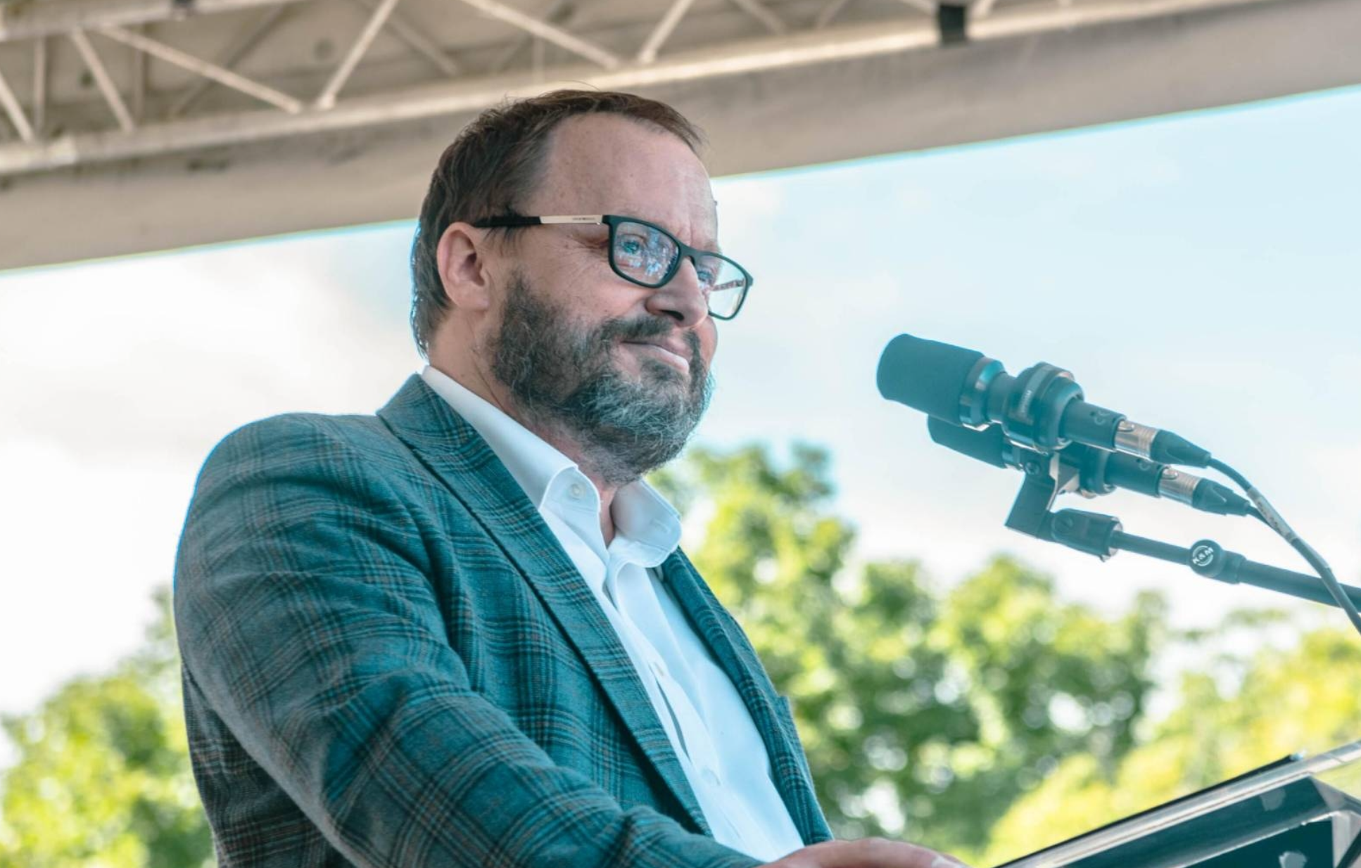 Életveszélyben van a romok alól kimentett férfi Székesfehérváron
