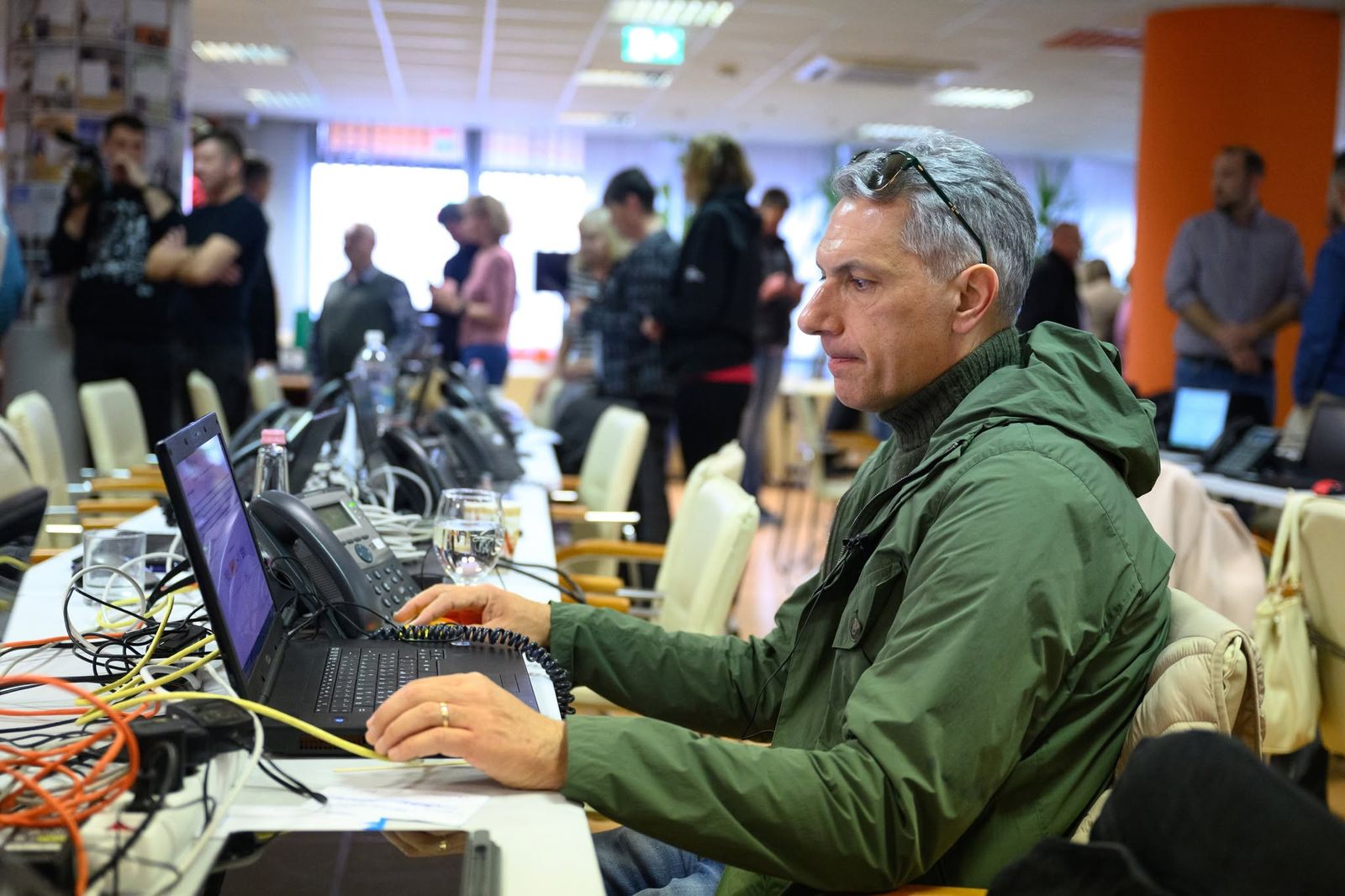Lázár János szerint politikai leszámolás zajlik, miután az ügyészség megjelent a Fidesz szerverközpontjában