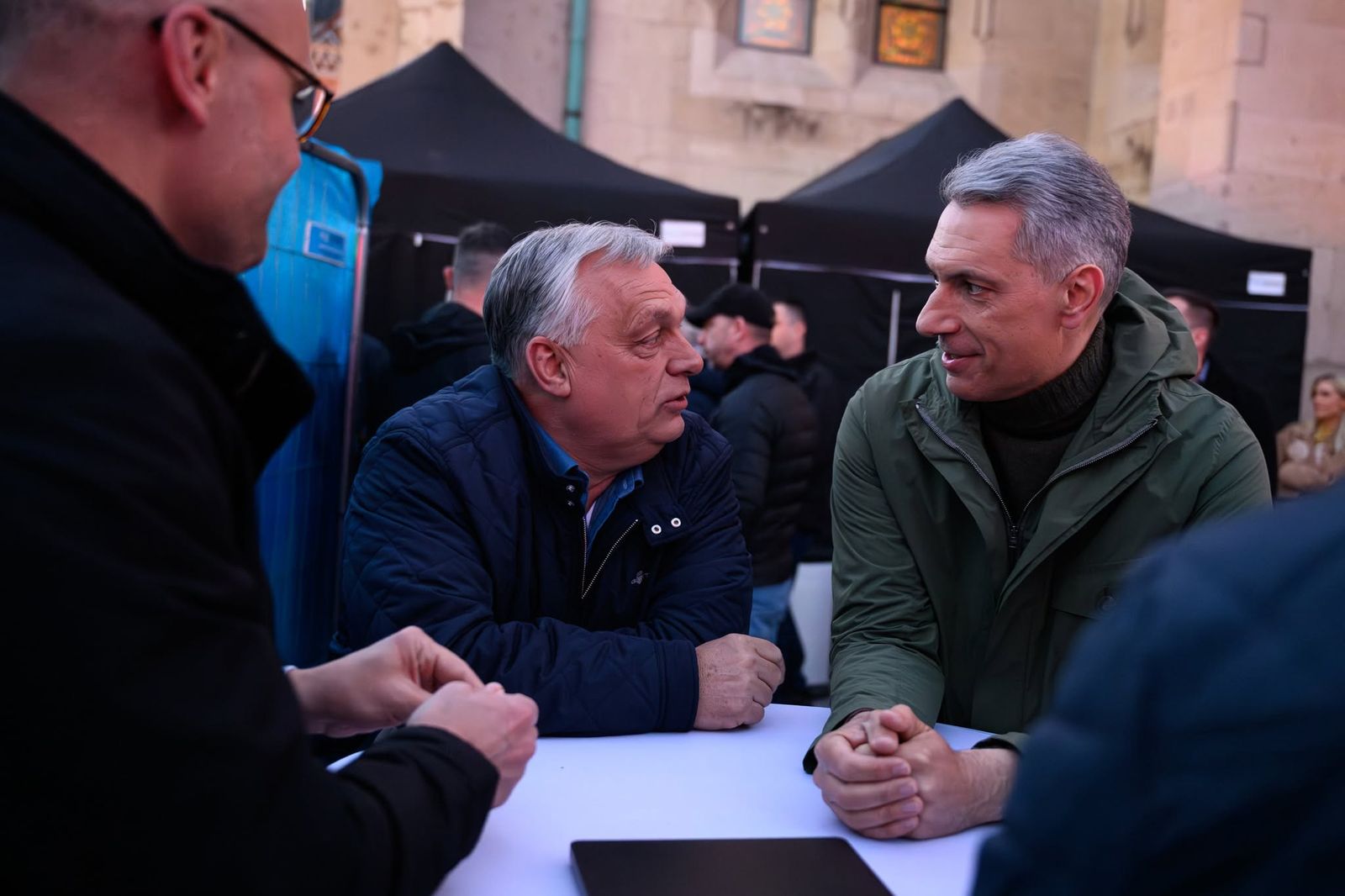 A Fidesz belső kérdőívében már a párt felszámolása is felmerül