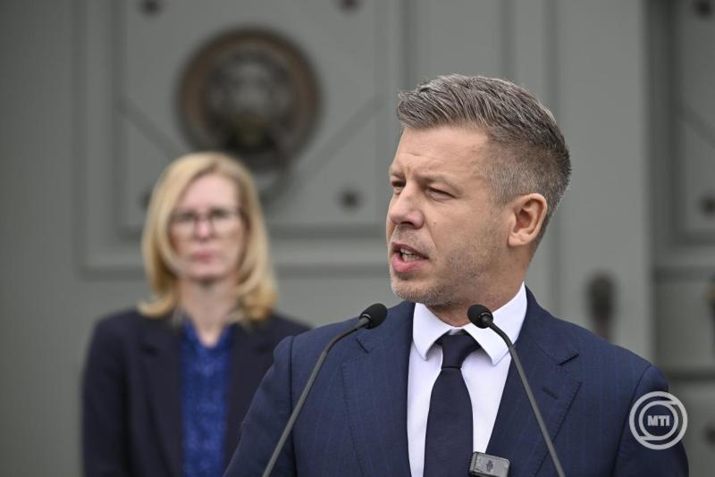 Életveszélyben van a romok alól kimentett férfi Székesfehérváron