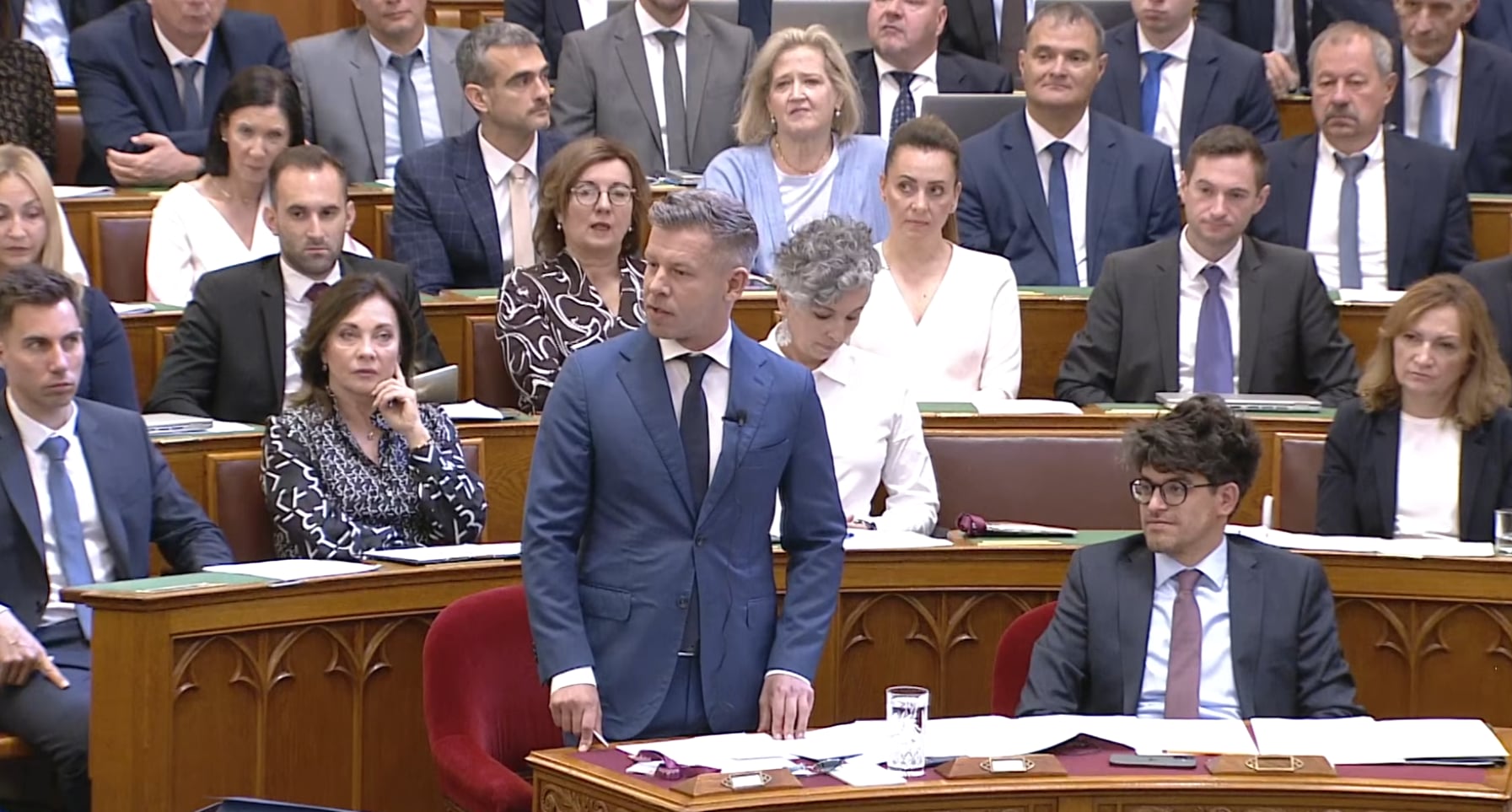 Milliós tankolások, külföldi szerződések, családi barát alkalmazása – ezért kerül bíróság elé az Integritás Hatóság vezetője