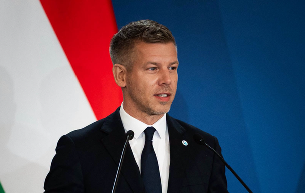 Az akkumulátorgyárak védőszentje volt - Magyar Péter szerint Papp László egyetlen lehetősége a lemondás