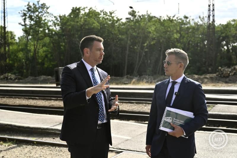 Nemzetbiztonsági kockázat lehet Szijjártó BYD-s pozíciója a Tisza szerint