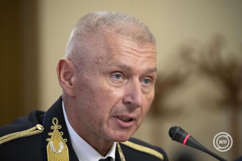 Master Good: Nincs pisikártyánk, van azonban a dolgozók számára kialakított konditerem