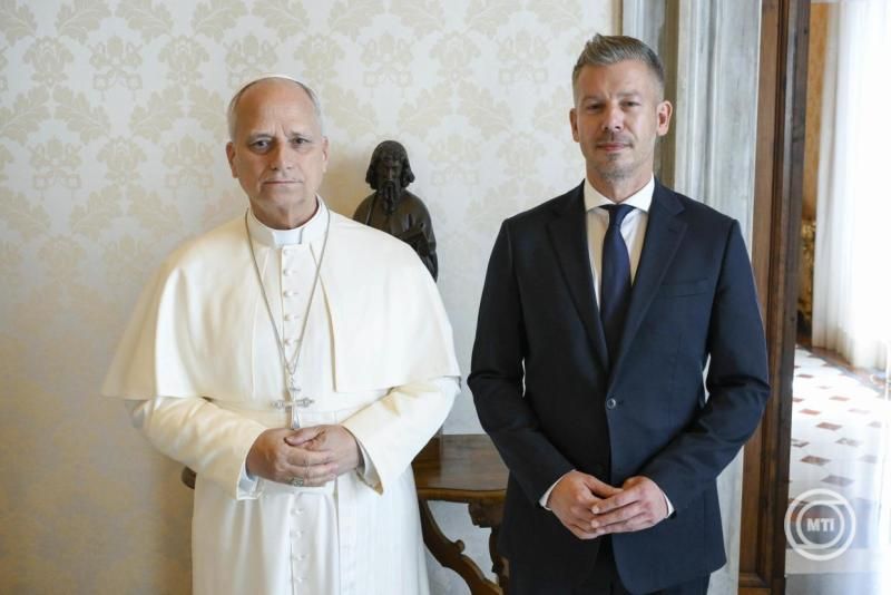 Magyarországra hívta XIV. Leó pápát Magyar Péter