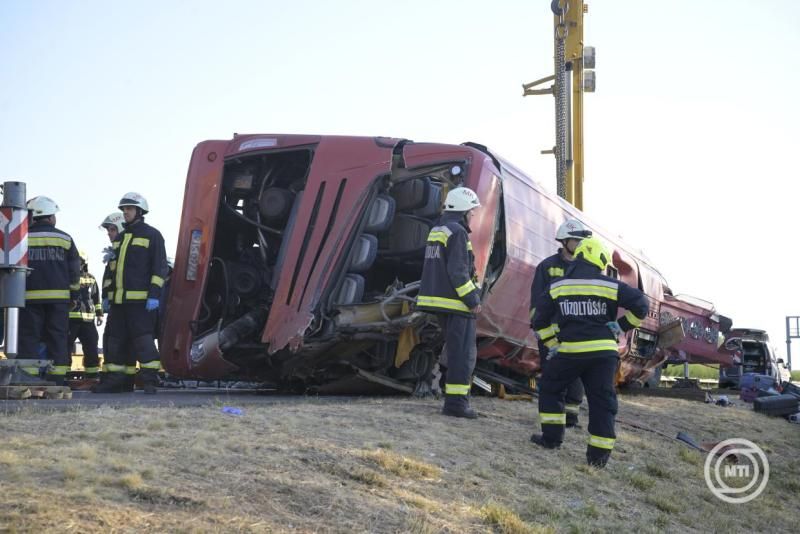 Különrepülőgépet küld Magyarországra a lengyel kormány az M3-as busztragédia miatt