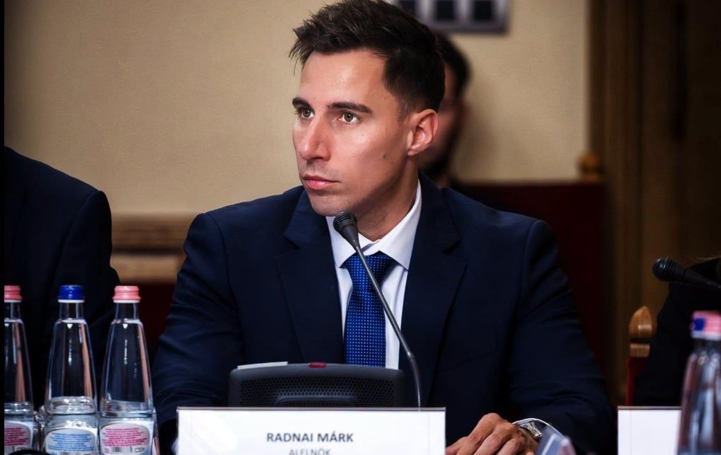 Radnai Márk: Tizenhat év propaganda után a közmédia legyen végre a közé