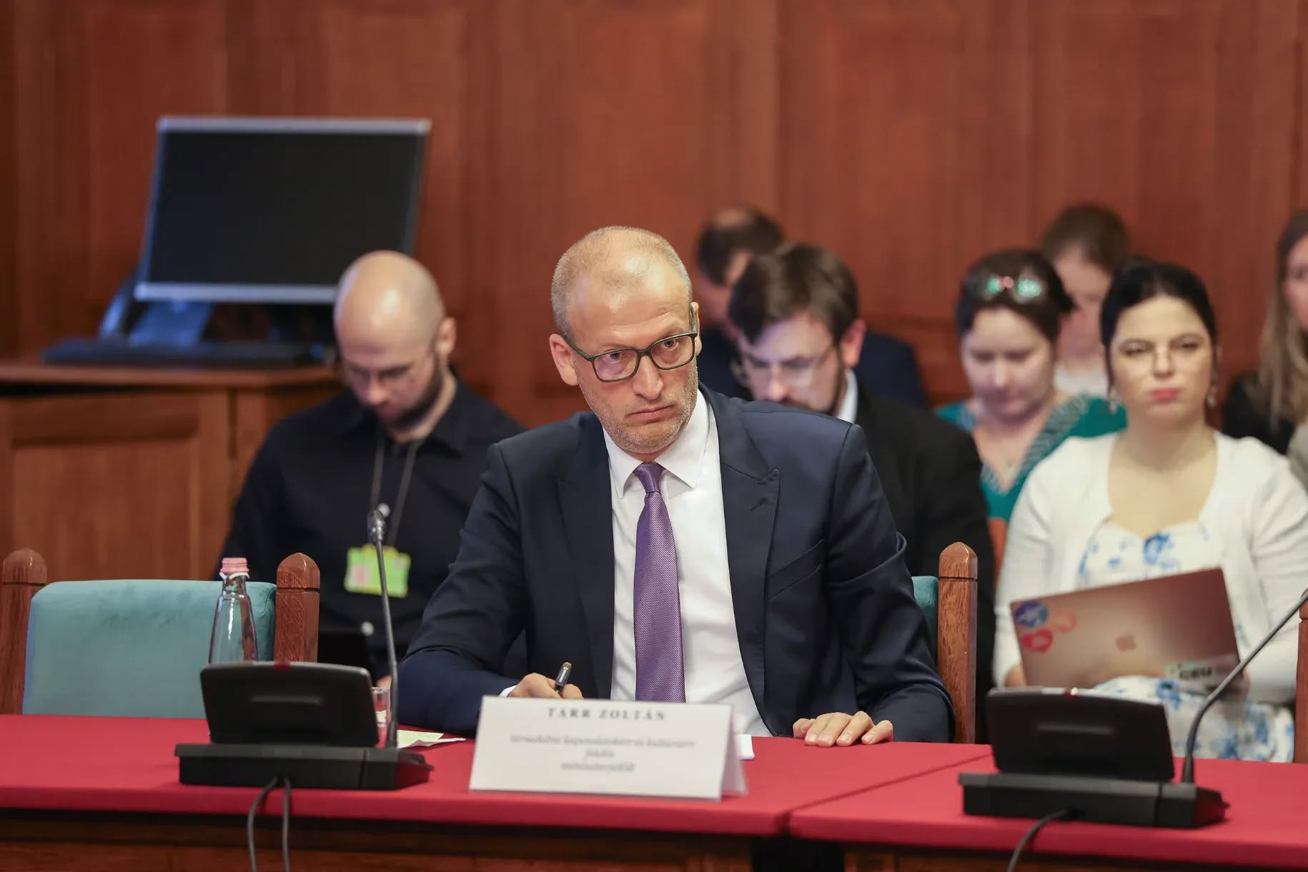 Kapitány István: Marad a rezsicsökkentés és árrésstop