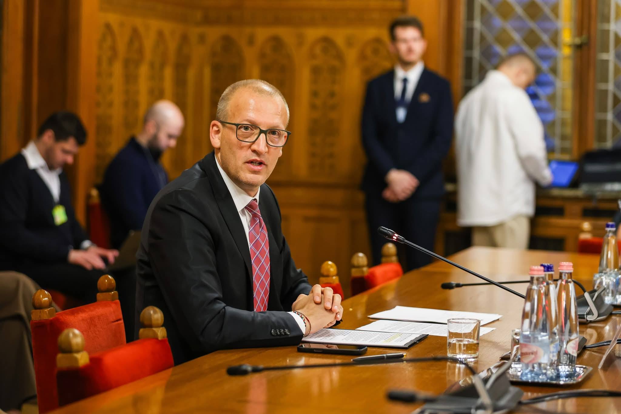 Tarr Zoltán: A közpénz nem magántulajdon, hanem a magyar embereké