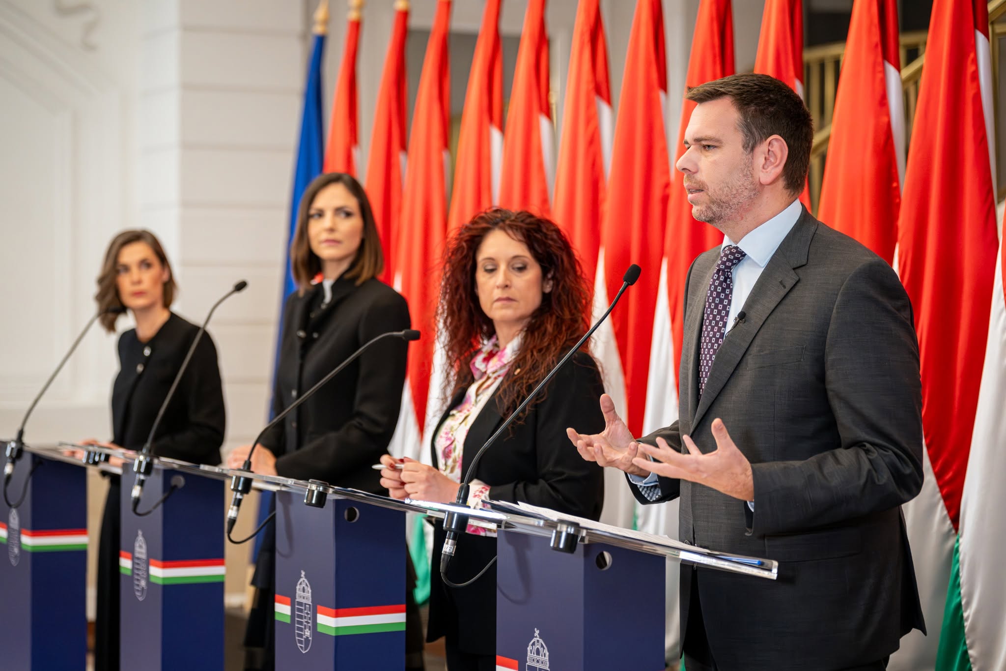 Vitézy Dávid: Két év szélmalomharc után visszaszorítjuk a reklámhálókat és óriásplakátokat